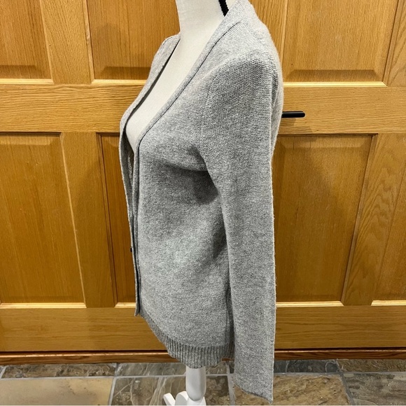 Gap Women's Shimmer Metallic Wool Blend Cardigan Sweater Silver Size Small - Picture 4 of 11